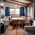 Alpin Residenzen Buchensteinwand St. Ulrich By Alpina-holiday ザンクト・ウルリッヒ・アム・ピラーゼー